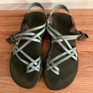 Blue green striped Chacos women’s size 9